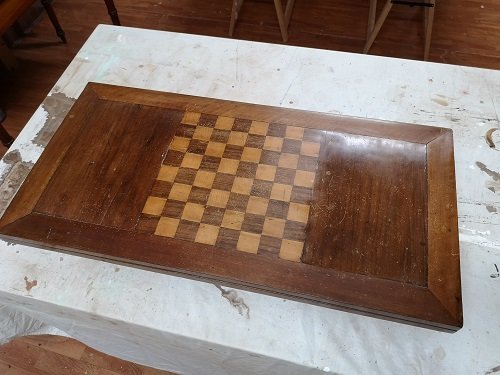 Restauro tavolo da gioco in patina.