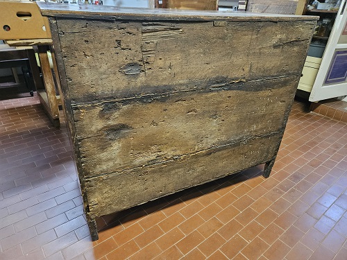 La schiena del cassettone neoclassico che sto restaurando.
