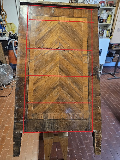 La costruzione di un cassettone neoclassico.
