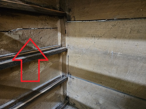 Legno di gattice: spaccature interne.