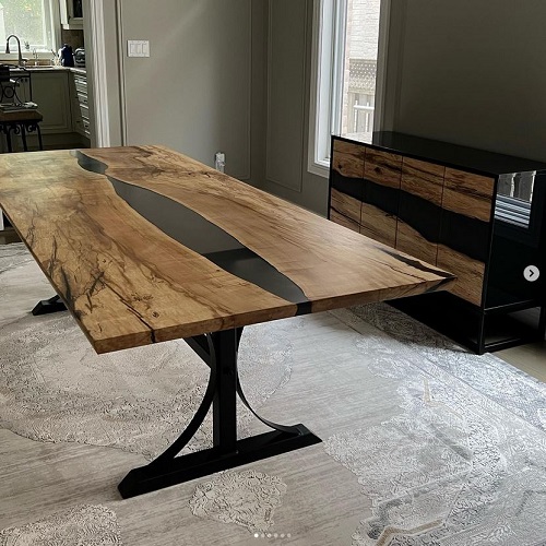 Tavolo "river" con legno spalted.