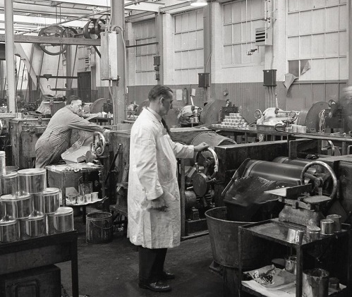 Industria vernici sintetiche.