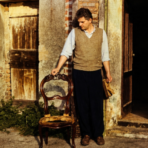 Il maestro Carlo davanti alla sua prima bottega.