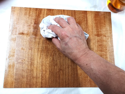 Perché sconsiglio l'uso dell'olio sui mobili antichi.